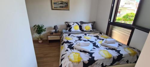 Llit o llits en una habitació de Orlic Apartman