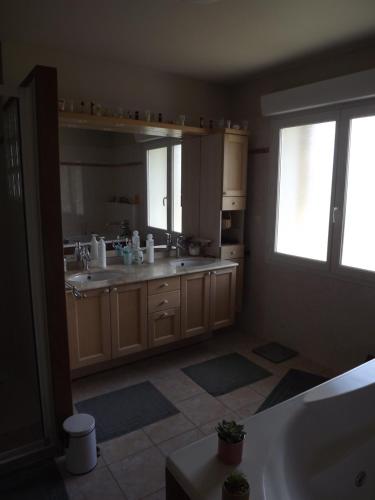 Dapur atau dapur kecil di Chambres Sainte Anne