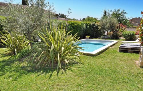 a swimming pool in a yard with plants at Villa La Coupe D'or in Avignon