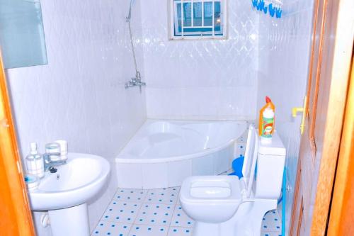Ett badrum på KIVU SUNSET Apartment