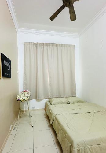 Postel nebo postele na pokoji v ubytování Homestay AlyNa