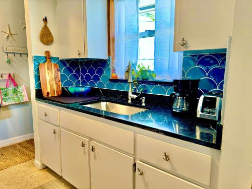 Kuchyň nebo kuchyňský kout v ubytování Rent The Crafty Mermaid - West Palm Beach