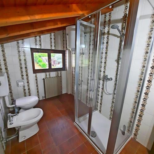 Bilik mandi di Appartamento Belvedere - Your Mountain Holiday