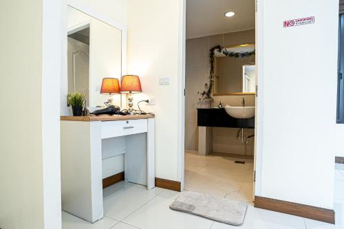 a bathroom with a sink and a mirror at F&K Pool Villa Pattaya in Jomtien Beach