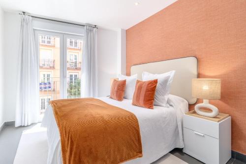 Colorful 2-Bed Apartment for 3 in La Latina