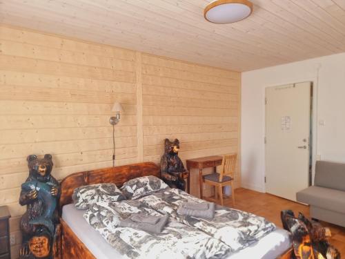 a bedroom with a bed with two bears on it at Bärenzimmer Wilderness Life in Arvidsjaur