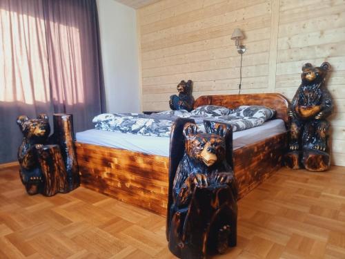 Postel nebo postele na pokoji v ubytování Bärenzimmer Wilderness Life