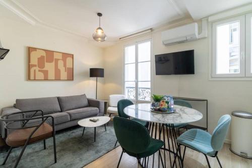 B2#Two Bedrooms#Champs Elysées#Arc de Triomphe#AC
