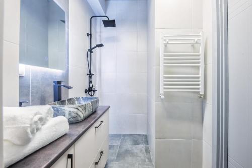 Un baño de HB apartments University II
