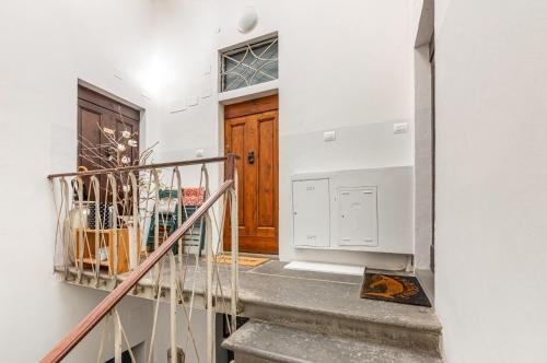GuestHost - Sant'Ambrogio Gem - Chic Florence Nest