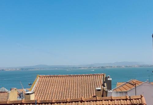 Lisbon Sun River View Balcony Apt