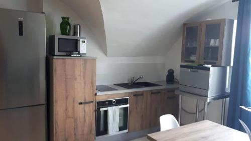 Photo de la galerie de l'établissement Studio équipé St Ambroix vue rivière, à Saint-Ambroix