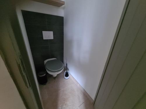 Photo de la galerie de l'établissement Studio équipé St Ambroix vue rivière, à Saint-Ambroix