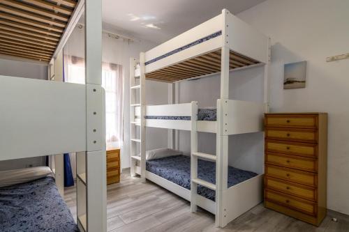 Palanda nebo palandy na pokoji v ubytování Parisito beach