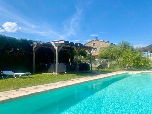 Πισίνα στο ή κοντά στο Chambre d'hôtes 2p, gestion libre, espace piscine partagé