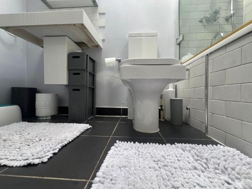Bilik mandi di My Sky London House Near Attractions