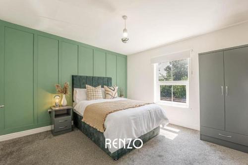 a bedroom with a bed with green walls and a window at Cosy and Lovely 3-bed Home in Lincoln by Renzo, Free Wi-Fi, Sleeps 8! in Lincolnshire