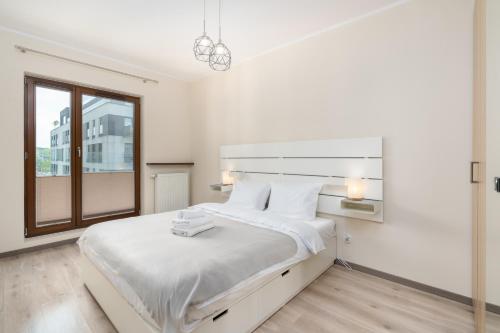 Szafrana Cosy Apartment by BookingHost