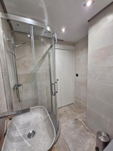 Bilik mandi di Casa Laurentina Lastres