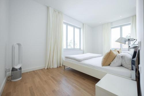 a white room with a bed and a window at Dr. Bockemüller Appartements 