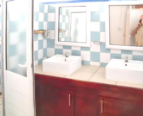Bathroom sa 5 bedrooms apartement at Le Bouchon 130 m away from the beach with sea view furnished terrace and wifi