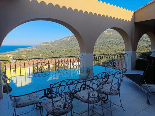 Bel appartement, terrasse vue mer, Sant Ambroggio