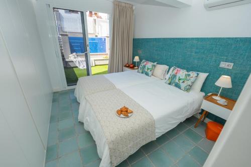 a bedroom with a bed with a bowl of oranges on it at Villa Galatea - San Agustín in San Agustin