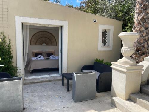 a bedroom with a bed and a couch at Maison d Hotes BLUE PALM Aix en PROVENCE in Aix-en-Provence
