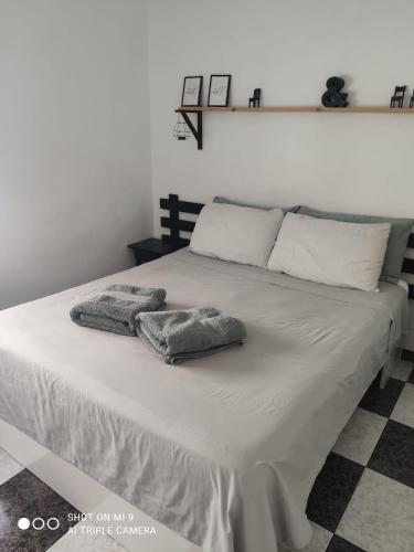 Habitación 2 en tercera planta sin ascensor no és un piso entero! A compartir Baño y cocina!