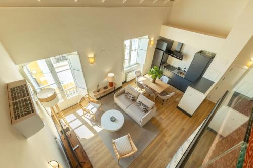 Pasaje Mallol Central Duplex by Valcambre