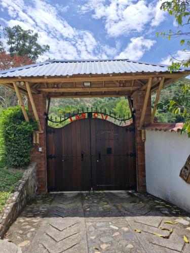 Fotografie z fotogalerie ubytování Las cabañas del escobo-CABAÑA GUACAMAYAS v destinaci Nimaima