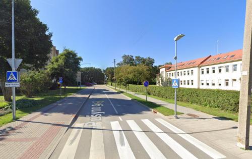 an empty street in front of a building at Apartmentai Baltoji Ramune in Palanga