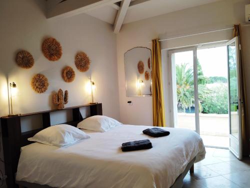 Photo de la galerie de l'établissement Superbe Villa, Piscine chauffée, jardin, climatisée, proche du village, au Plan-de-la-Tour