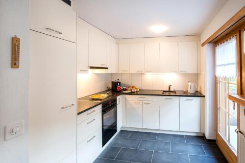 Una cocina o cocineta en Ferienwohnungen Muntschi