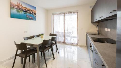 Η κουζίνα ή μικρή κουζίνα στο New 3 Bedroom apartment A1