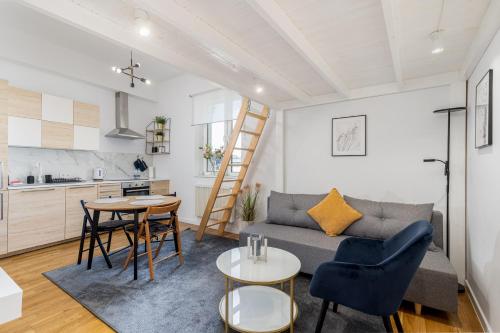 Old Town Chic Studio with Mezzanine by BookingHost