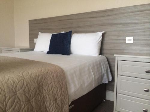Cullen Bay Hotelにあるベッド