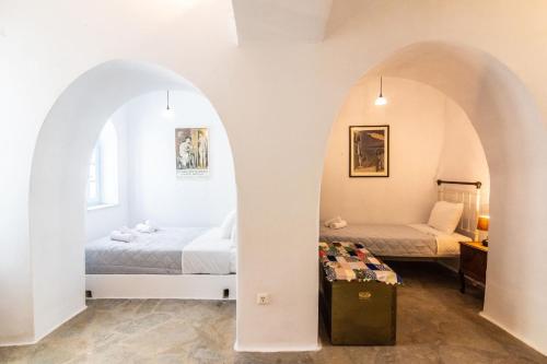 a bedroom with two beds in a room at Light Blue House - Kato Kleisma in Káto Klísma