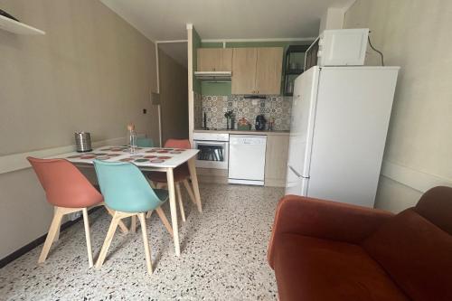 2 rooms with your feet in the water