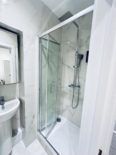 Koupelna v ubytování Studio Near London Big Ben