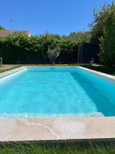 Villa avec Piscine et terrain de pétanque proche Avignon