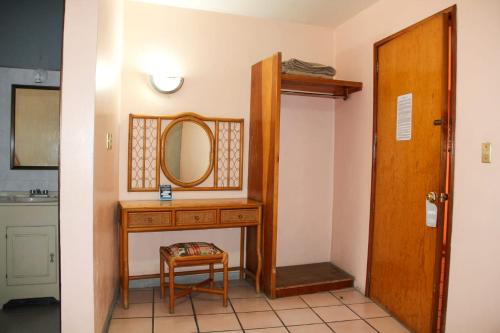 a bathroom with a dressing table and a mirror at Hotel Huautla de Oaxaca in Oaxaca City