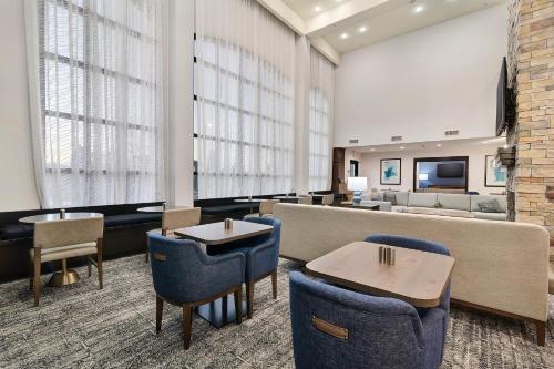 Zona de estar de Staybridge Suites Longview by IHG