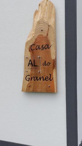 a sign on a wall that reads casa all ashamed at Casa do Granel in Sete Cidades
