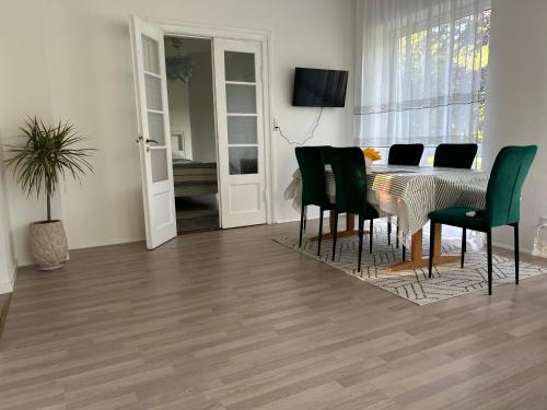 Televisyen dan/atau pusat hiburan di luxury apartment Curchi 2