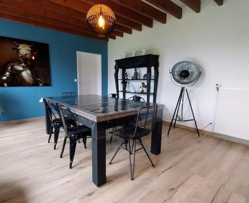 Galeriebild der Unterkunft Charmante maison de campagne avec jardin in Annezin