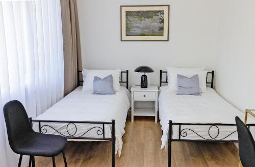 Katil atau katil-katil dalam bilik di PLENTO g APARTAMENTAI BIRŽUOSE