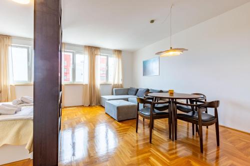 Amarena Studio with free private parking