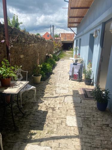 Το κτήριο όπου στεγάζεται  το διαμέρισμα