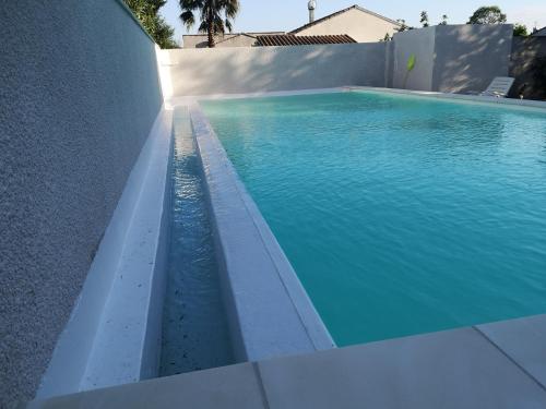 Appartement dans villa avec jardin et piscine privée